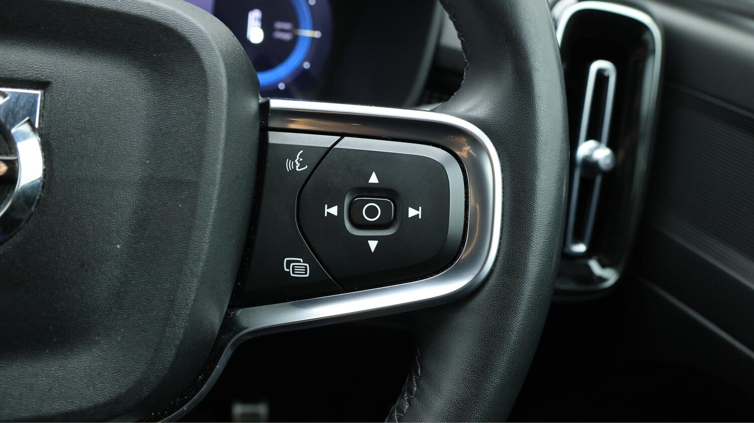 Used Volvo XC40 2021 for sale - 76084976: Photo 25