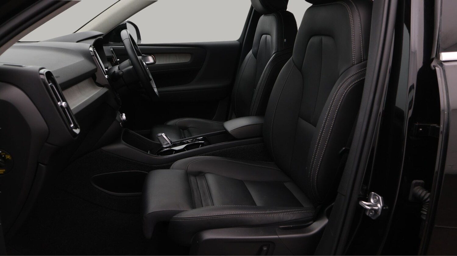 Used Volvo XC40 for sale - 77742524: Photo 14