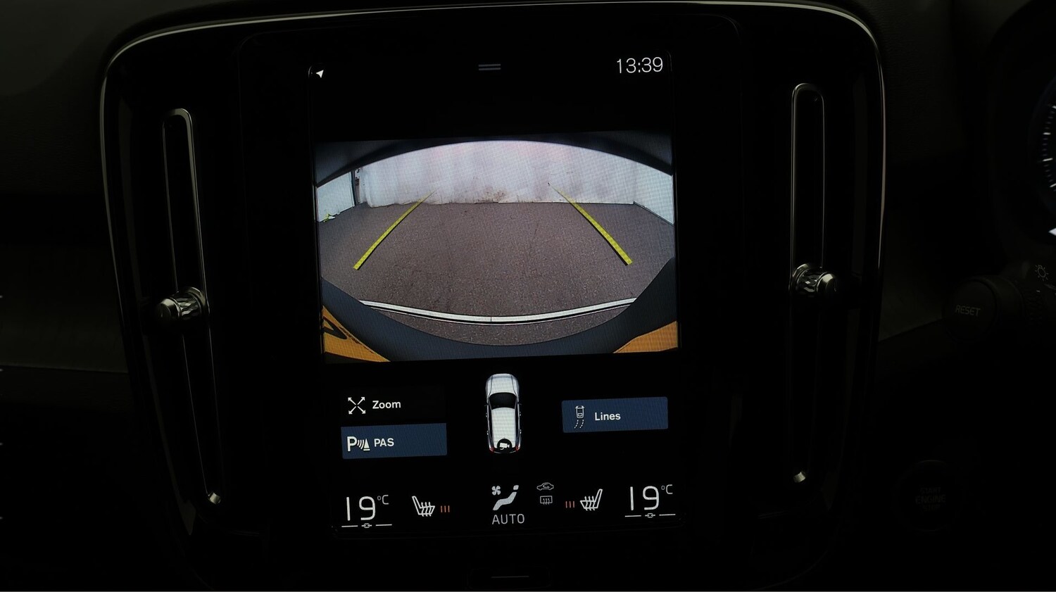 Used Volvo XC40 for sale - 77742524: Photo 25