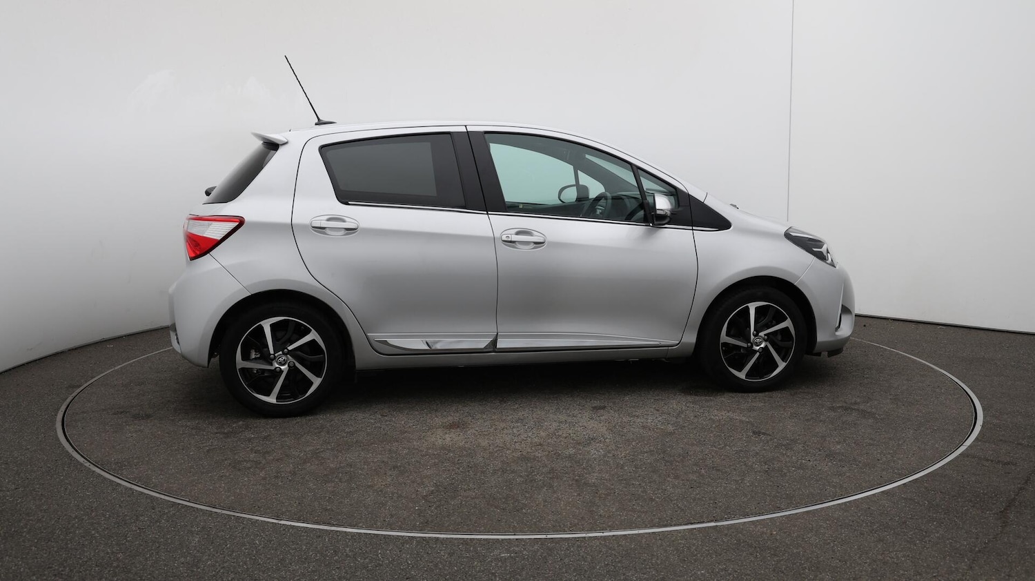 Used Toyota Yaris 2020 for sale - 76152115: Photo 50