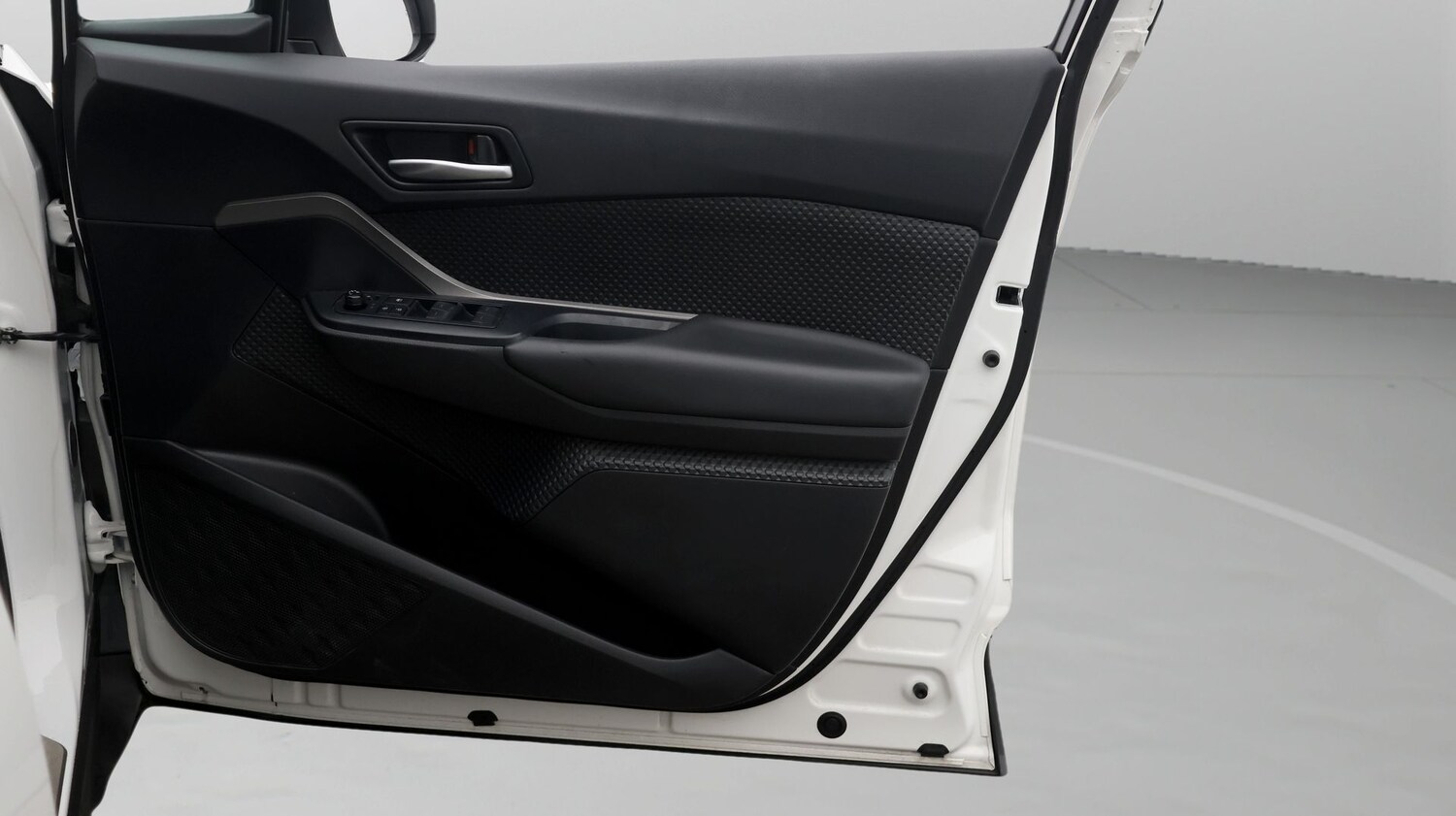 Used Toyota C-HR 2023 for sale - 77182179: Photo 15