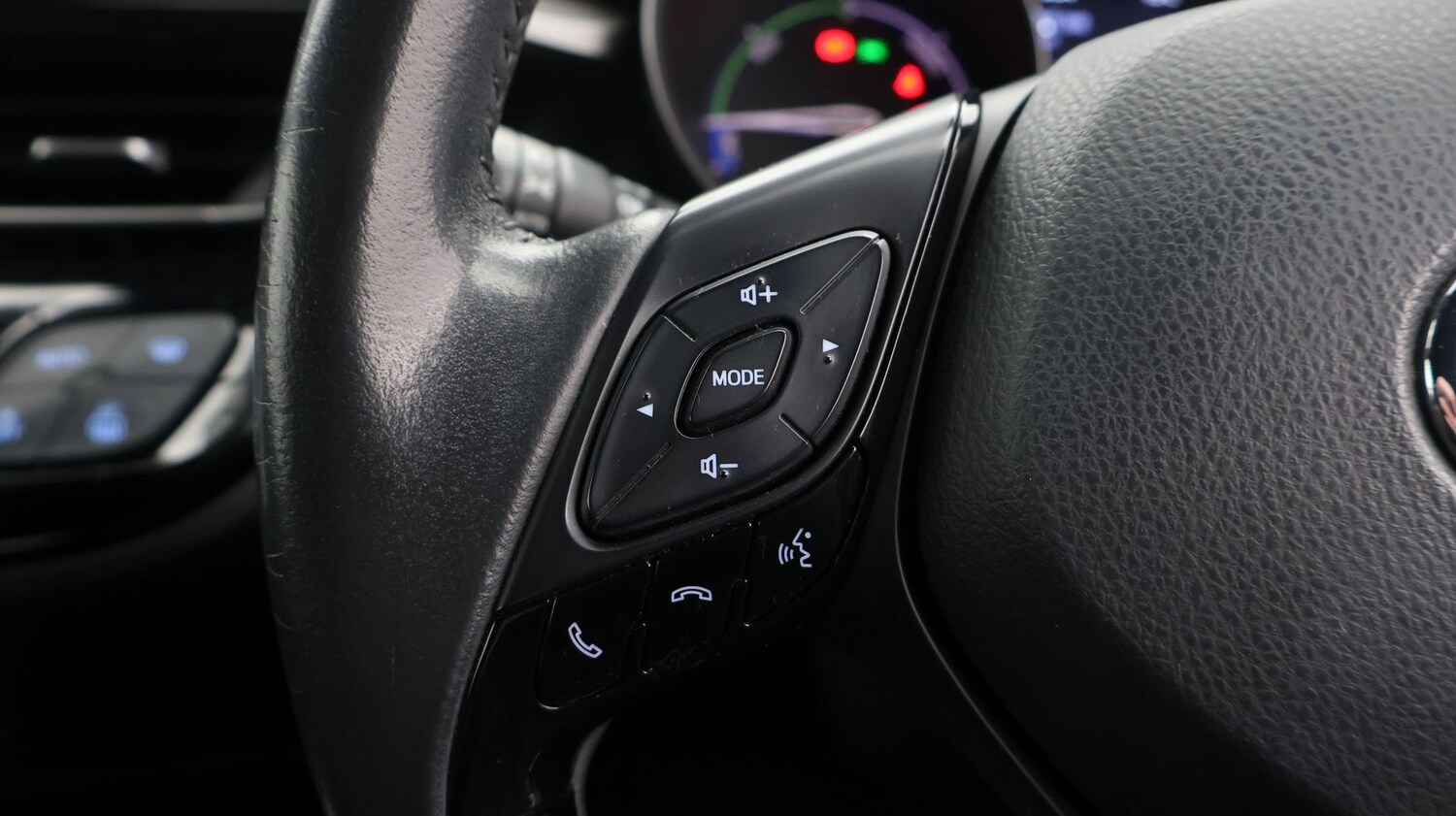 Used Toyota C-HR 2023 for sale - 77182179: Photo 23