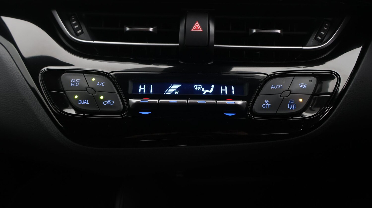 Used Toyota C-HR 2023 for sale - 77590500: Photo 12