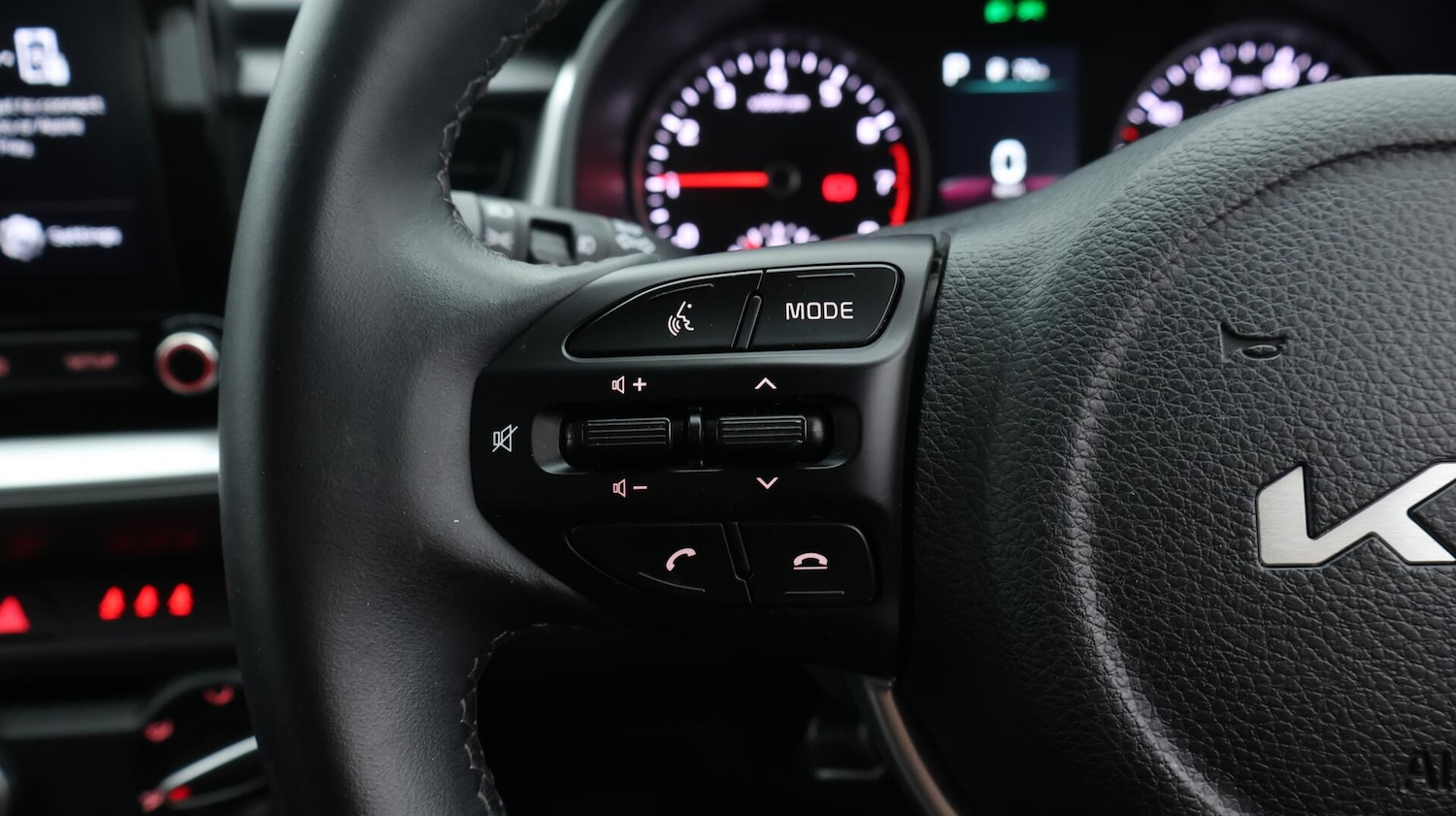 Used Kia Stonic 2023 for sale - 76371459: Photo 24