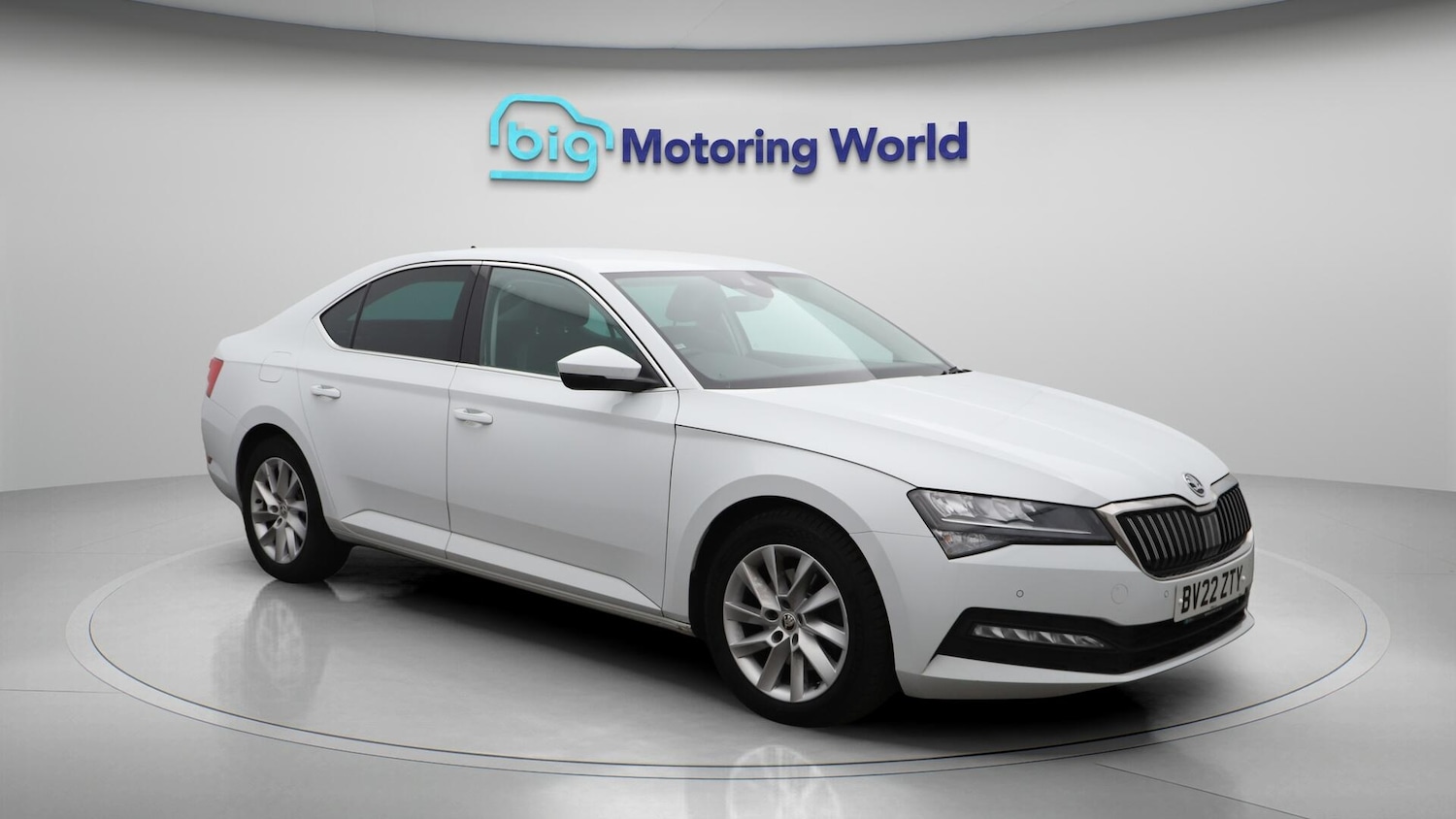 Used Skoda Superb 2022 for sale - 76499309: Photo 2