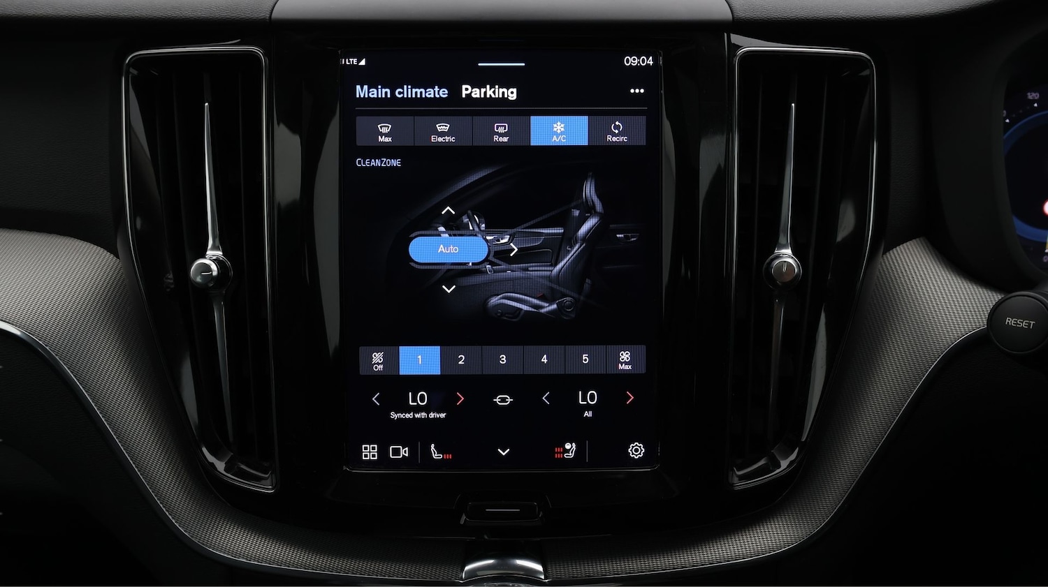 Used Volvo XC60 2023 for sale - 77983848: Photo 12