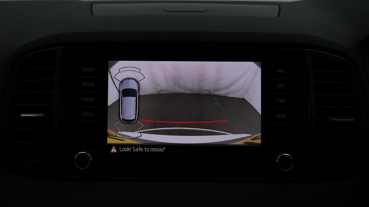 Used Skoda Karoq 2022 for sale - 76336604: Photo 25