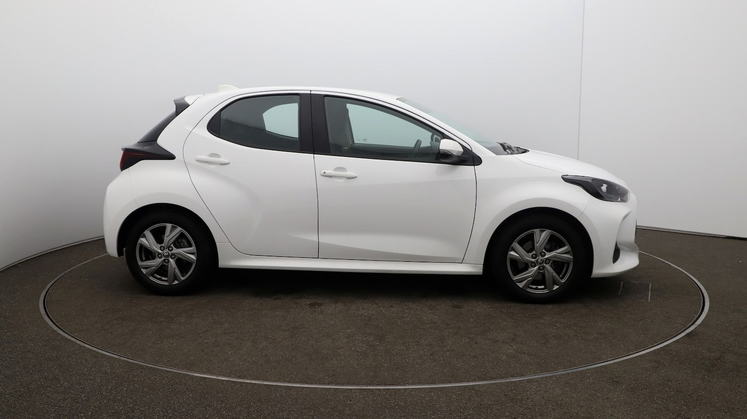 Used Toyota Yaris 2024 for sale - 76810670: Photo 42