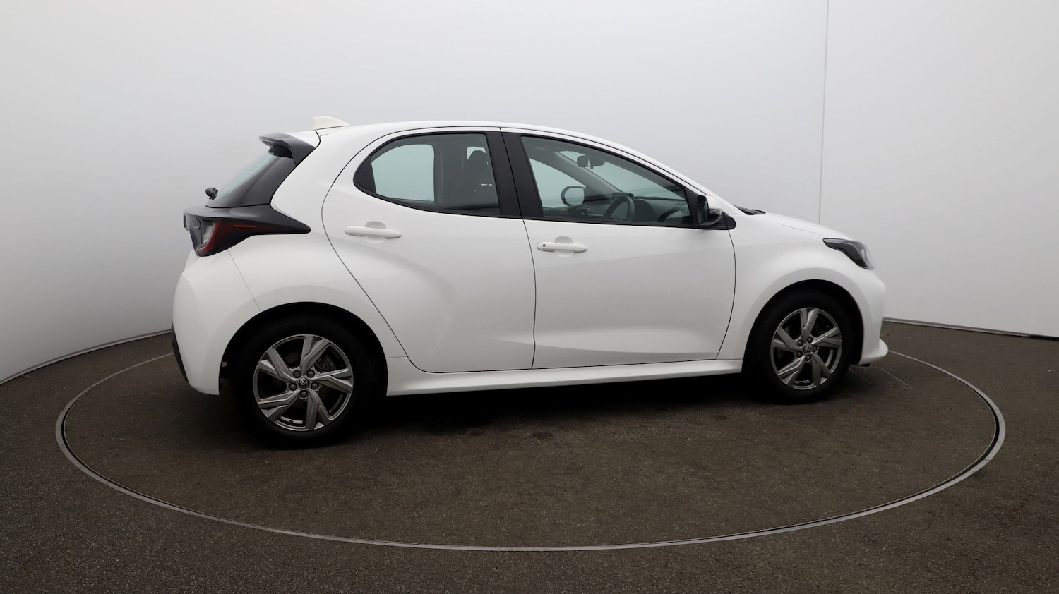 Used Toyota Yaris 2024 for sale - 76810670: Photo 44