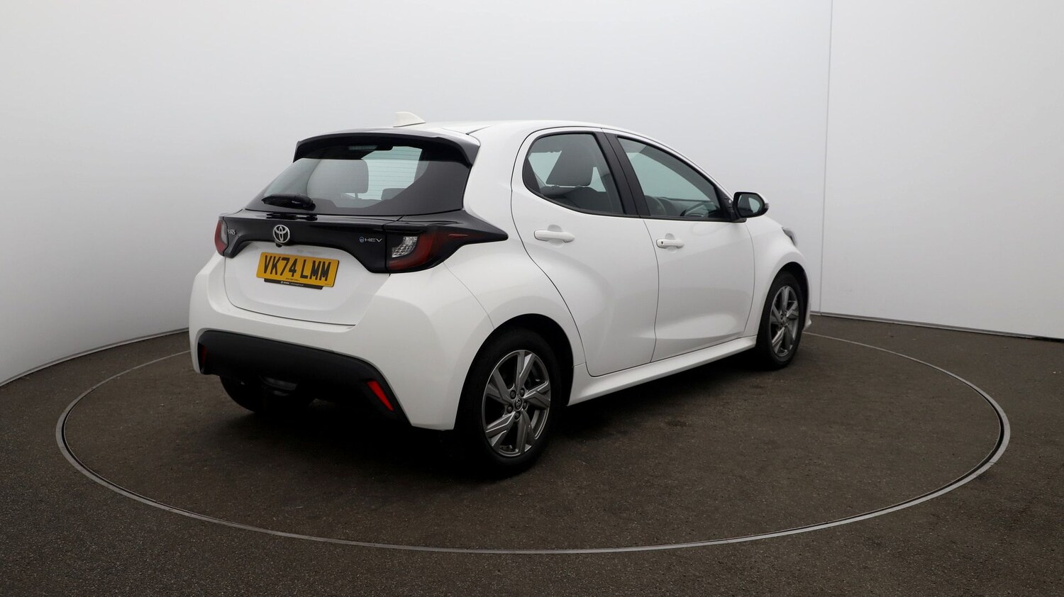 Used Toyota Yaris 2024 for sale - 76810670: Photo 47