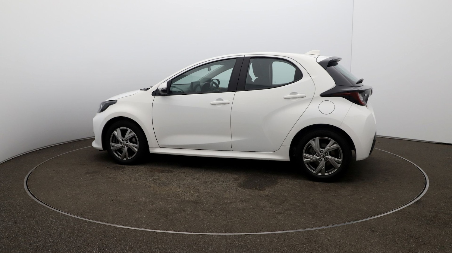 Used Toyota Yaris 2024 for sale - 76810670: Photo 51