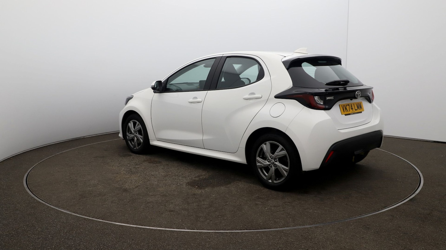 Used Toyota Yaris 2024 for sale - 76810670: Photo 56