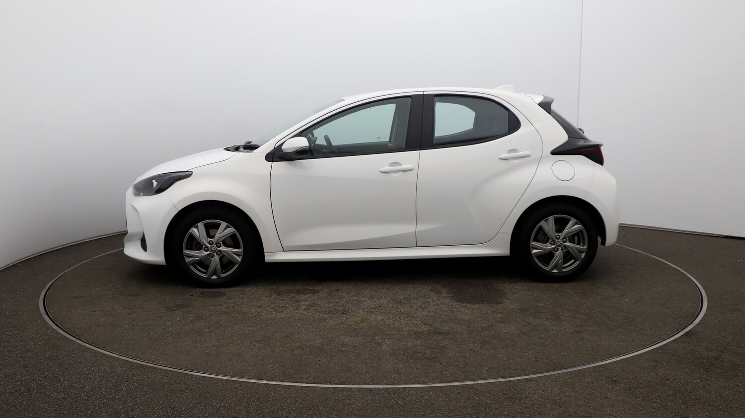 Used Toyota Yaris 2024 for sale - 76810670: Photo 58