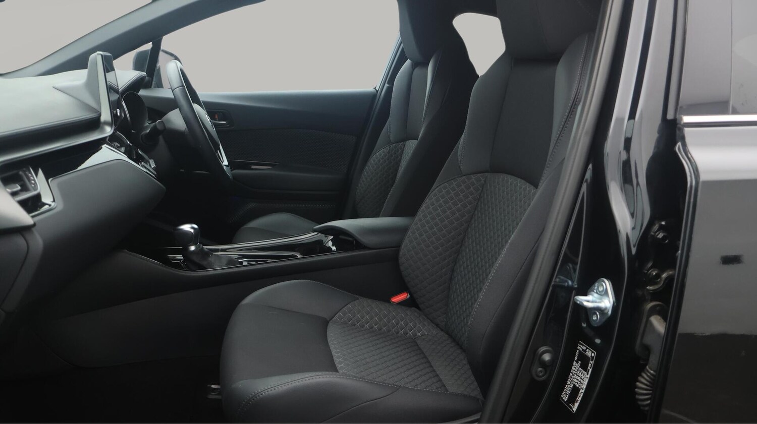 Used Toyota C-HR 2022 for sale - 76227599: Photo 15