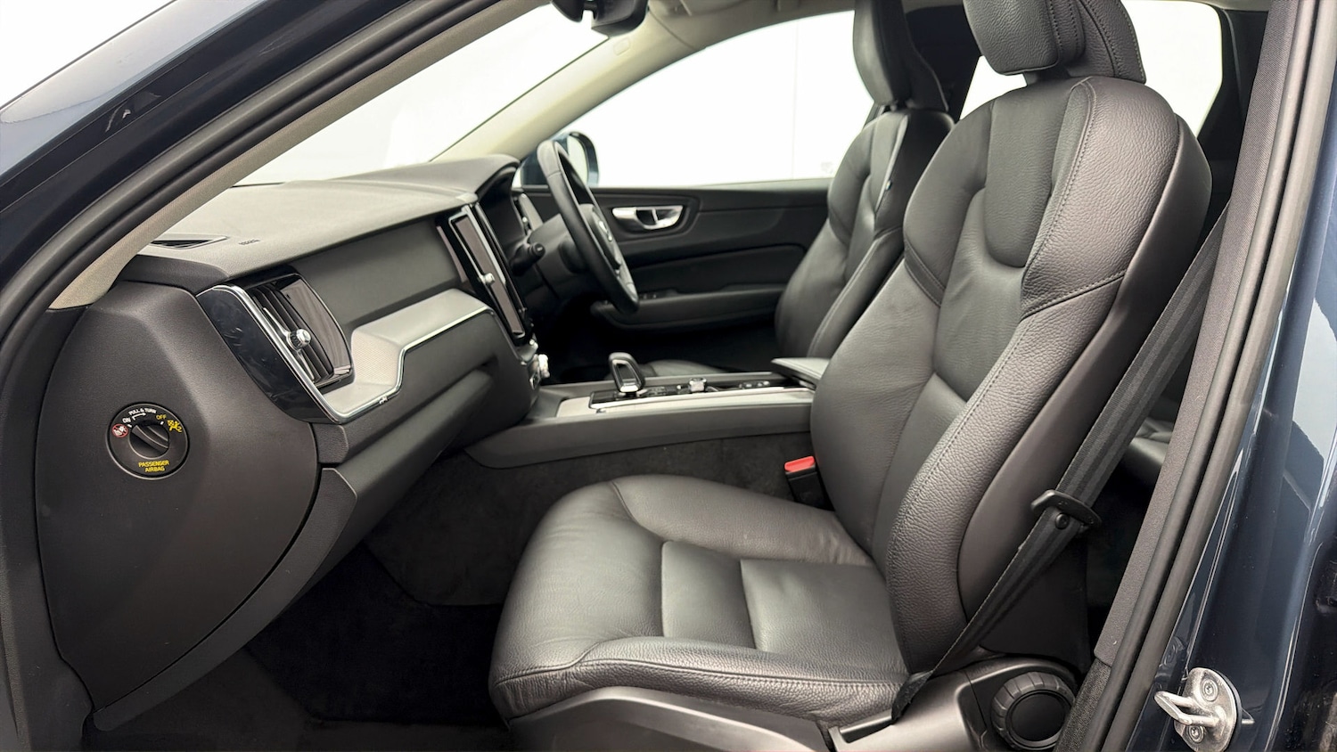 Used Volvo XC60 2023 for sale - 77998620: Photo 13