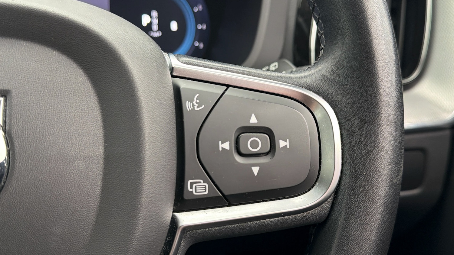 Used Volvo XC60 2023 for sale - 77998620: Photo 24