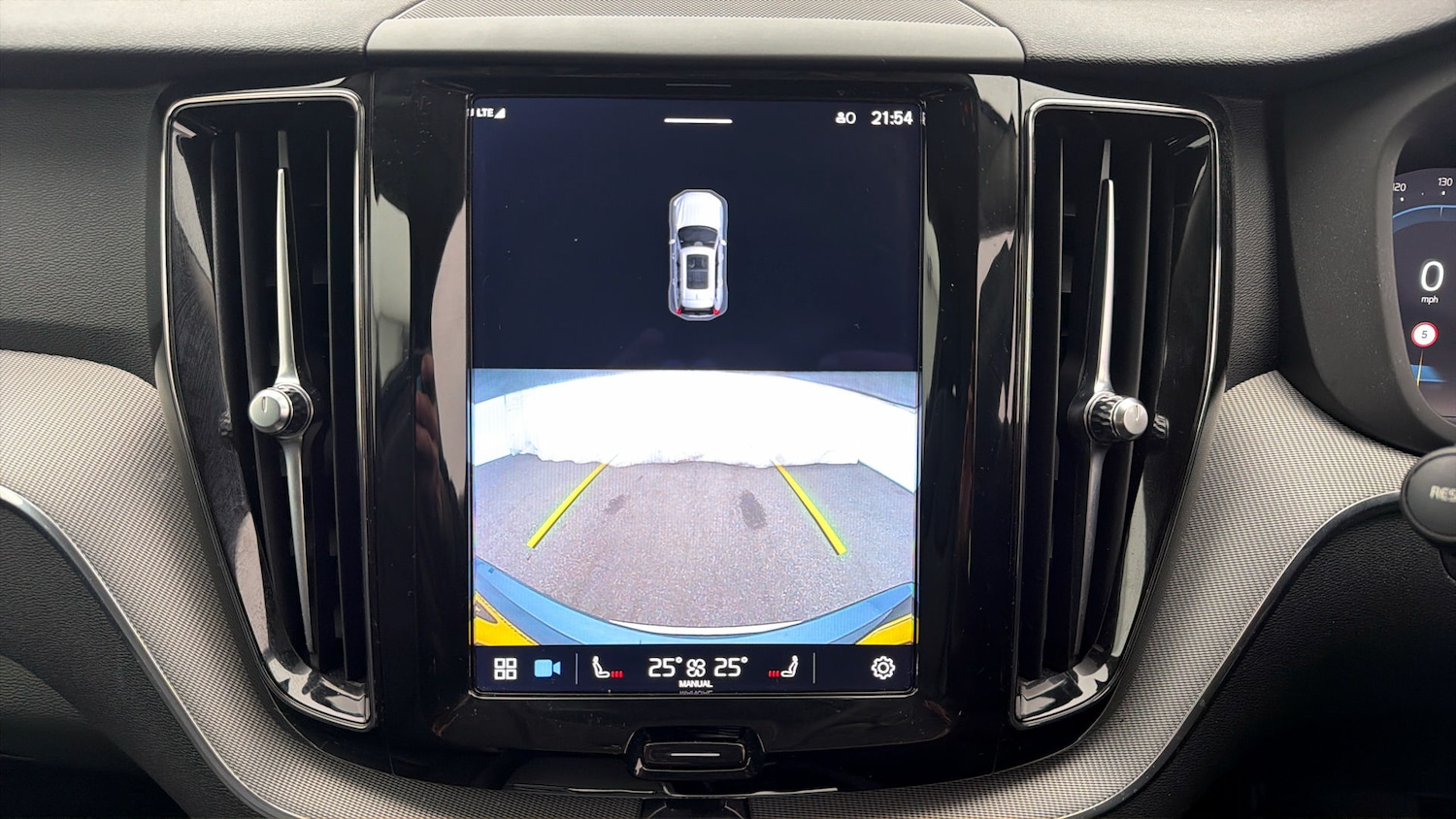 Used Volvo XC60 2023 for sale - 77998620: Photo 27