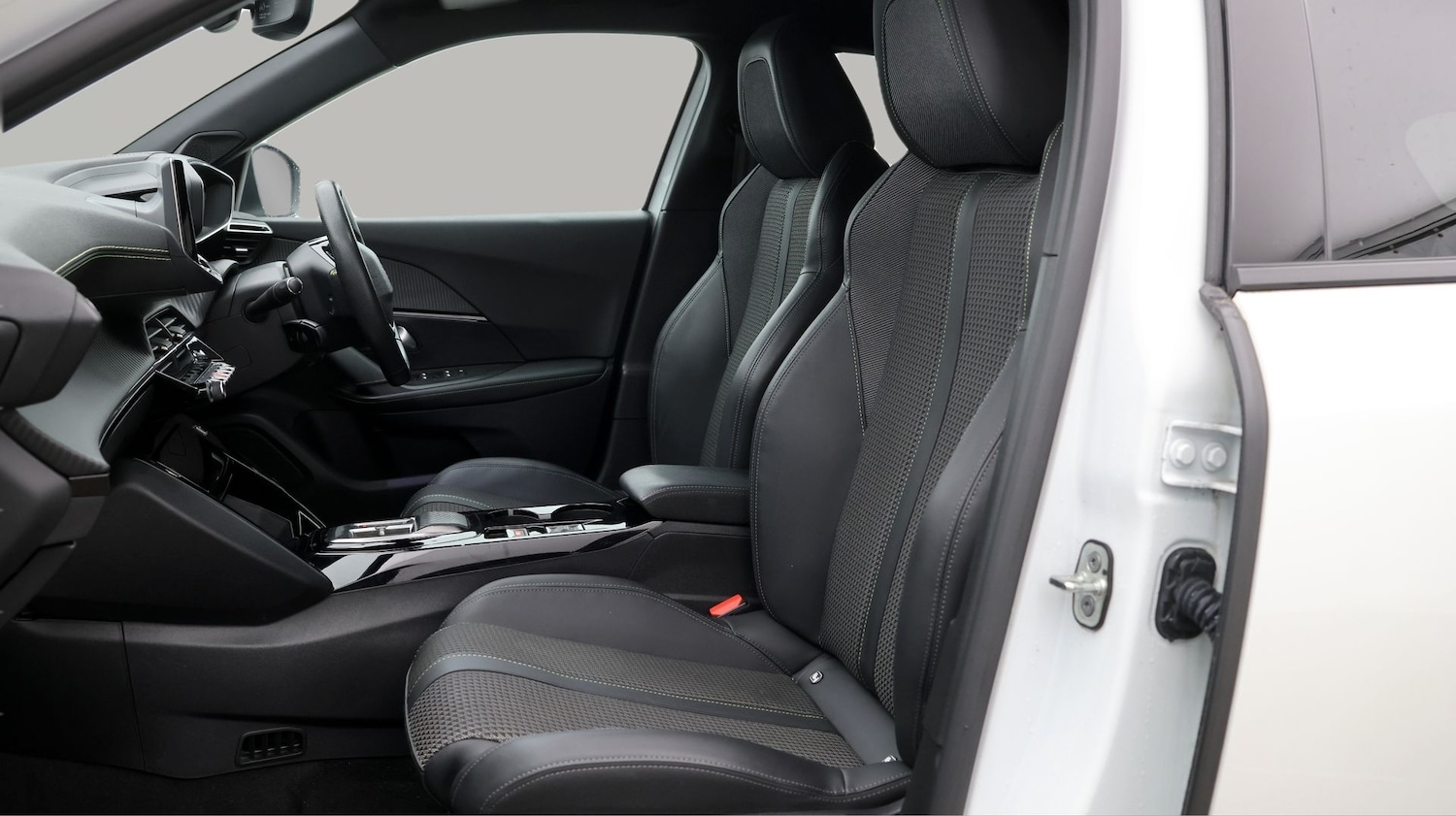 Used Peugeot 2008 2023 for sale - 77759587: Photo 14