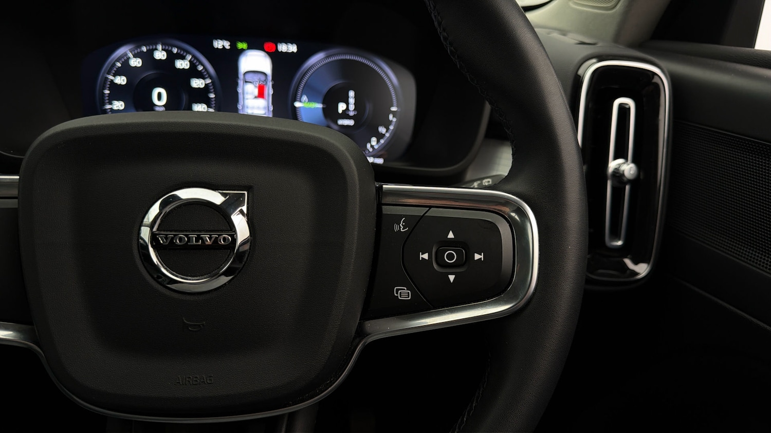 Used Volvo XC40 2021 for sale - 78026990: Photo 24