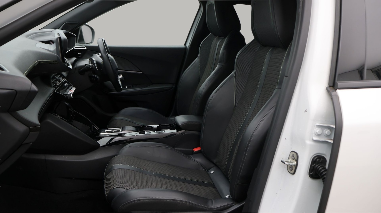 Used Peugeot 2008 2023 for sale - 77436230: Photo 14