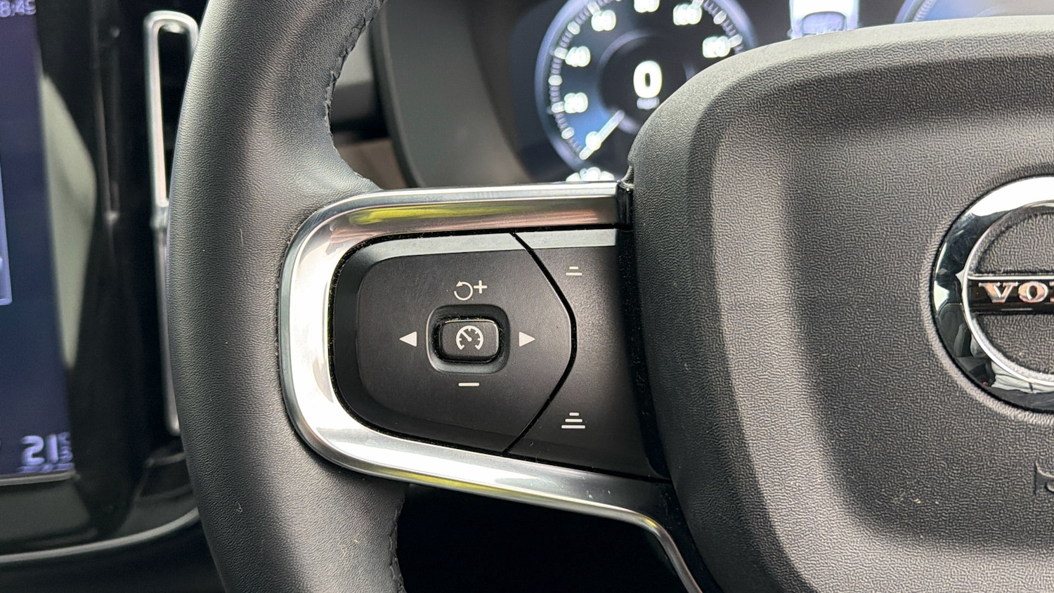 Used Volvo XC40 2023 for sale - 78150482: Photo 23