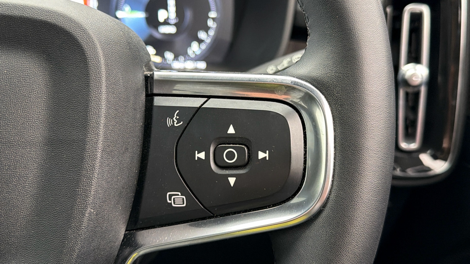 Used Volvo XC40 2023 for sale - 78150482: Photo 24