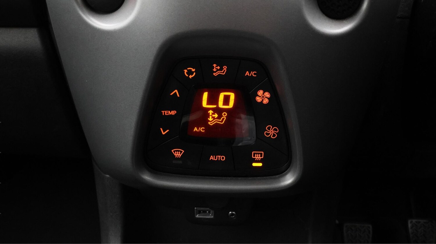 Used Toyota AYGO 2019 for sale - 77650372: Photo 12