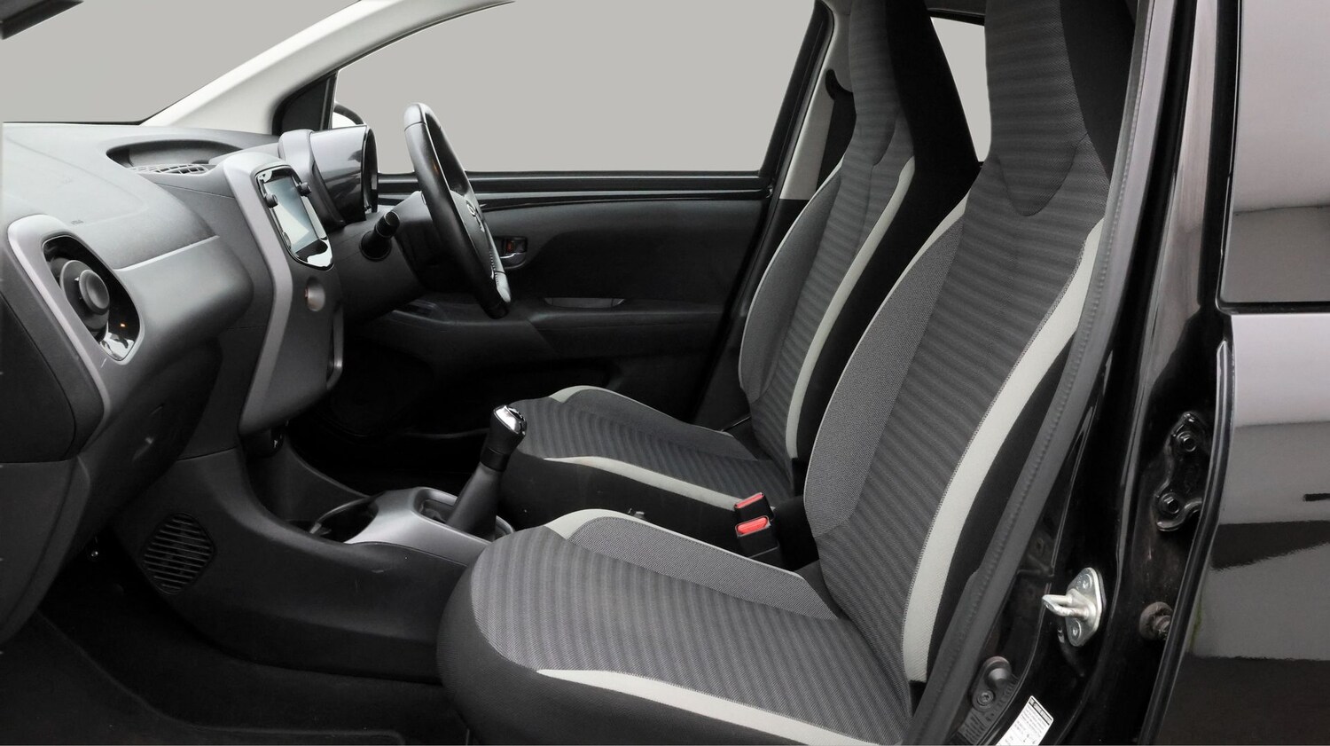 Used Toyota AYGO 2019 for sale - 77650372: Photo 14