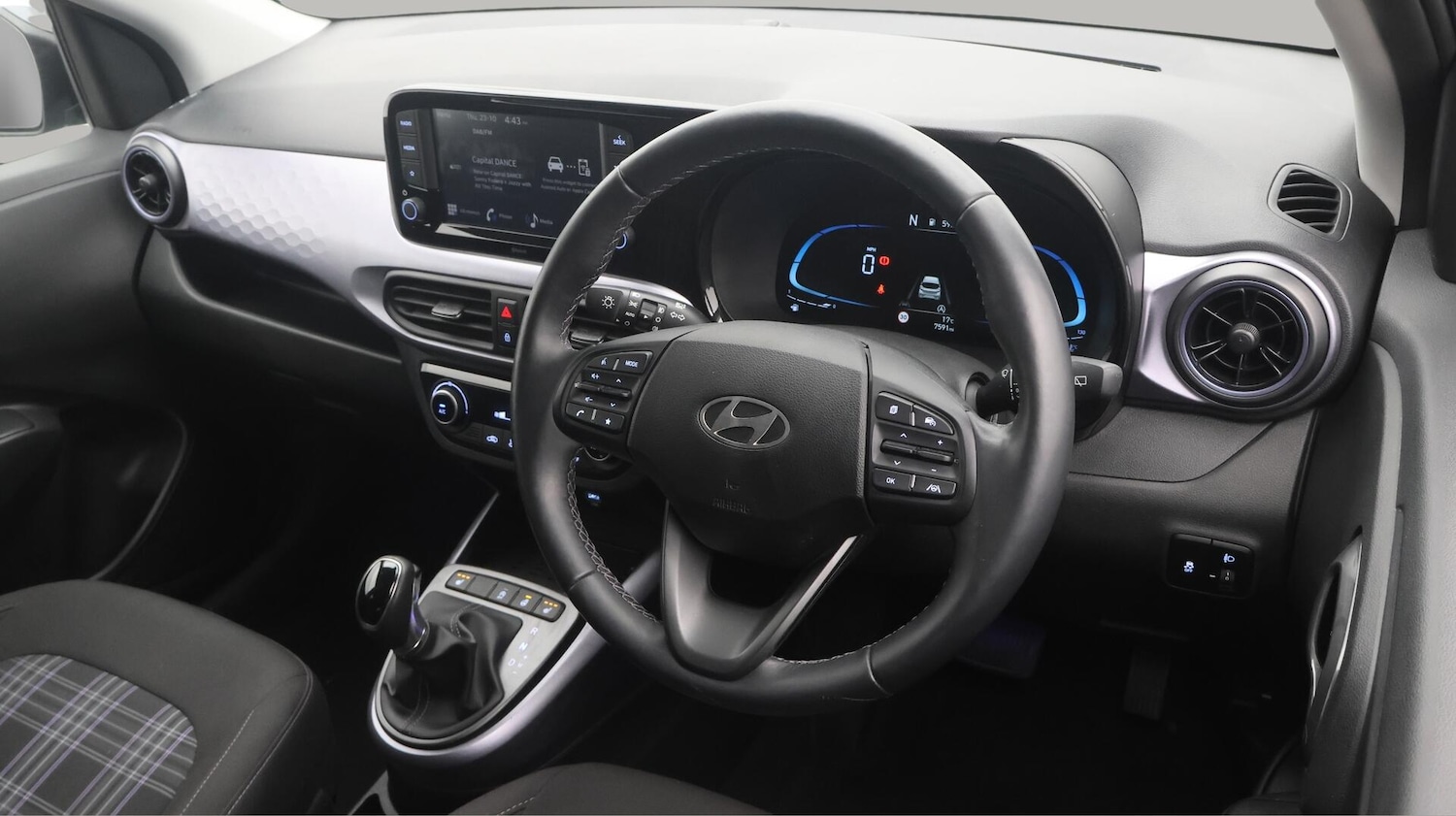 Used Hyundai i10 2023 for sale - 76399283: Photo 10