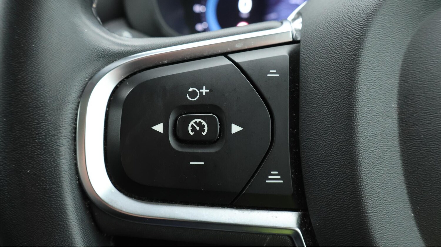 Used Volvo XC60 2021 for sale - 76457376: Photo 24