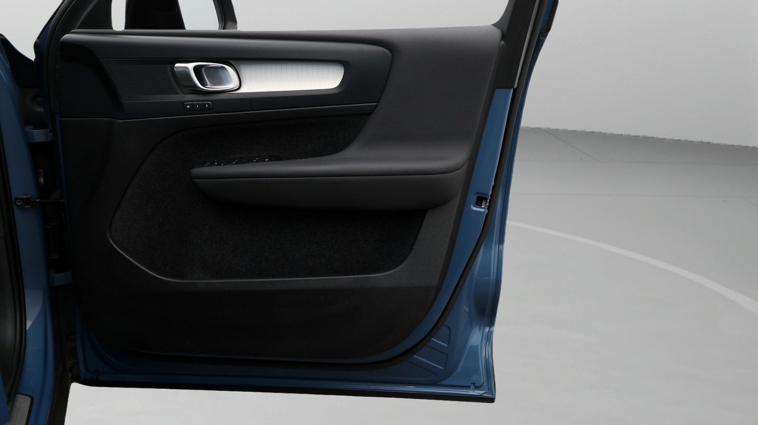 Used Volvo XC40 2023 for sale - 77650141: Photo 15