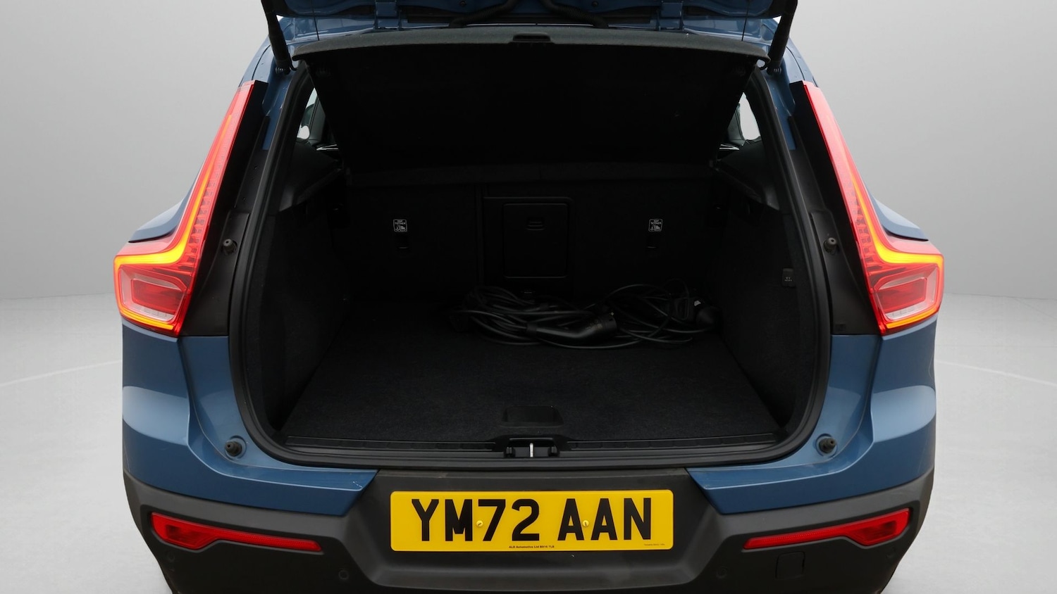 Used Volvo XC40 2023 for sale - 77650141: Photo 17