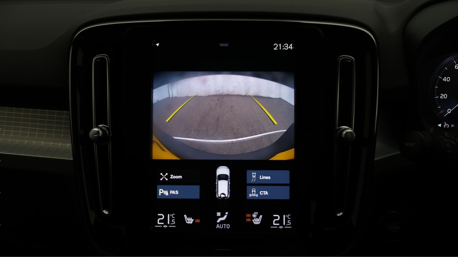 Used Volvo XC40 2023 for sale - 77650141: Photo 21