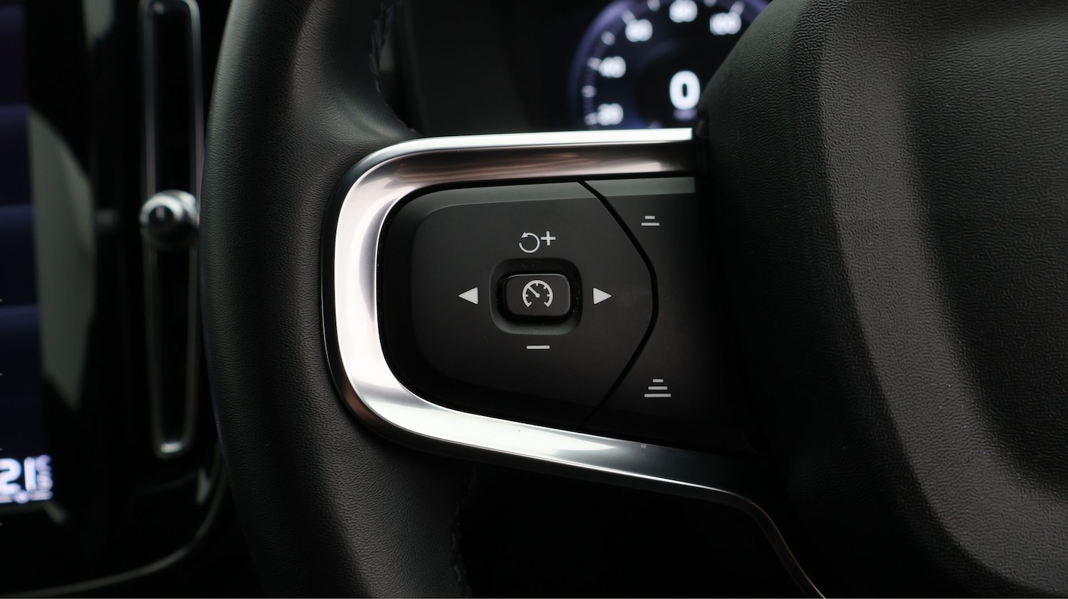 Used Volvo XC40 2023 for sale - 77650141: Photo 23