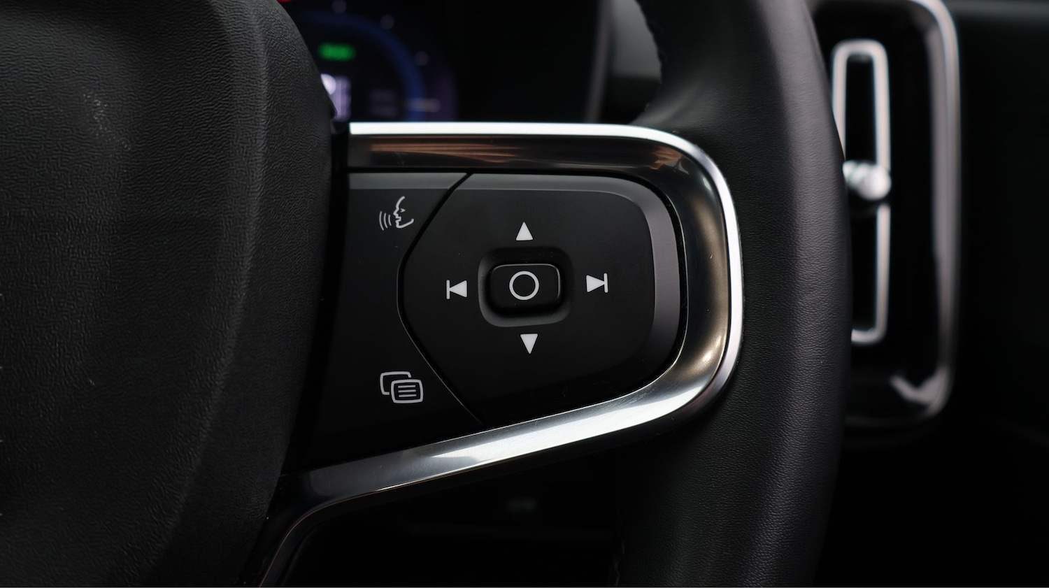 Used Volvo XC40 for sale - 77182008: Photo 24