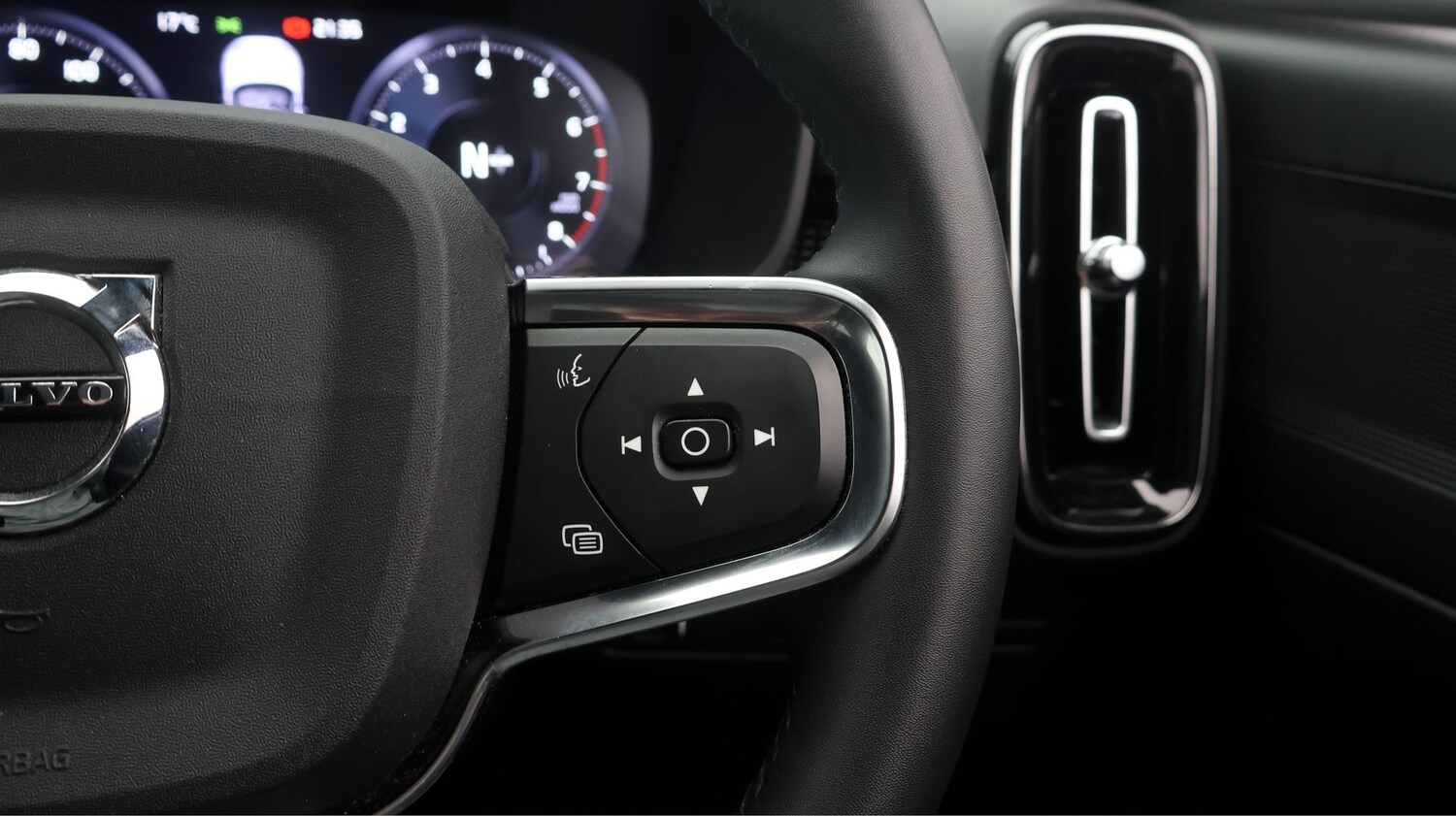 Used Volvo XC40 2021 for sale - 77418478: Photo 25