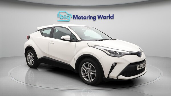 Used Toyota C-HR 2022 for sale - 76306358: Photo 2