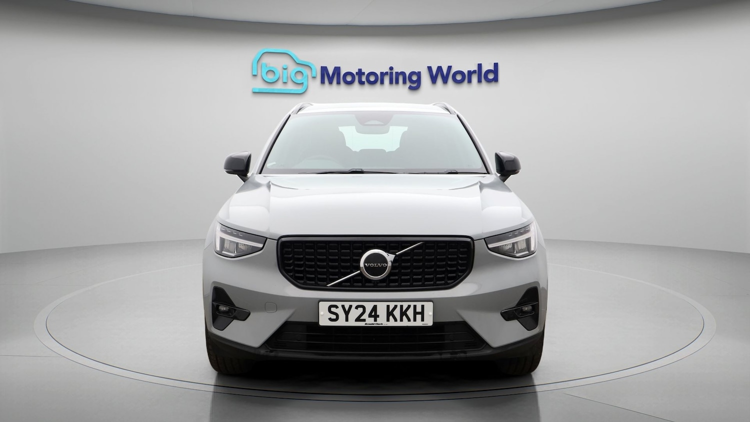 Used Volvo XC40 2024 for sale - 77536314: Photo 2