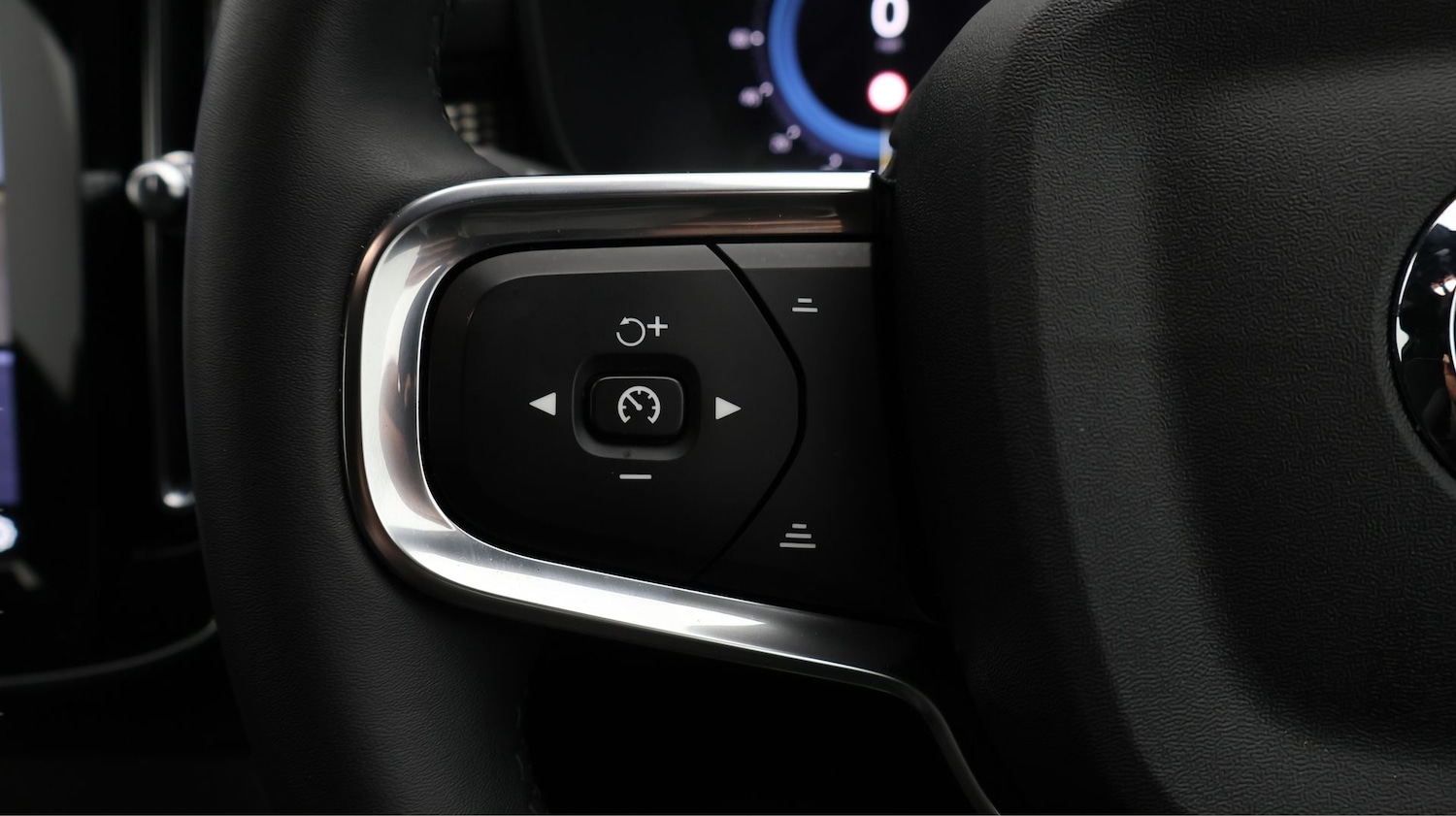 Used Volvo XC40 2024 for sale - 77536314: Photo 23