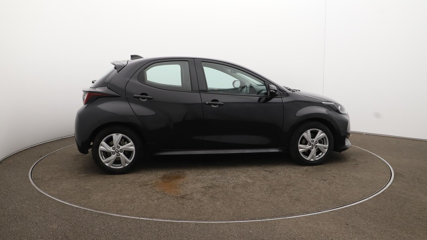 Used Toyota Yaris 2024 for sale - 75838770: Photo 51