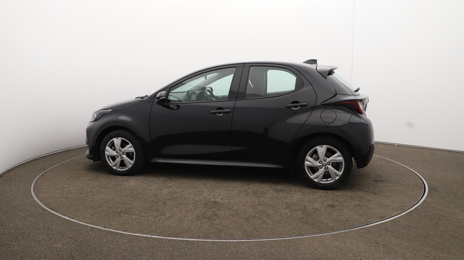Used Toyota Yaris 2024 for sale - 75838770: Photo 59