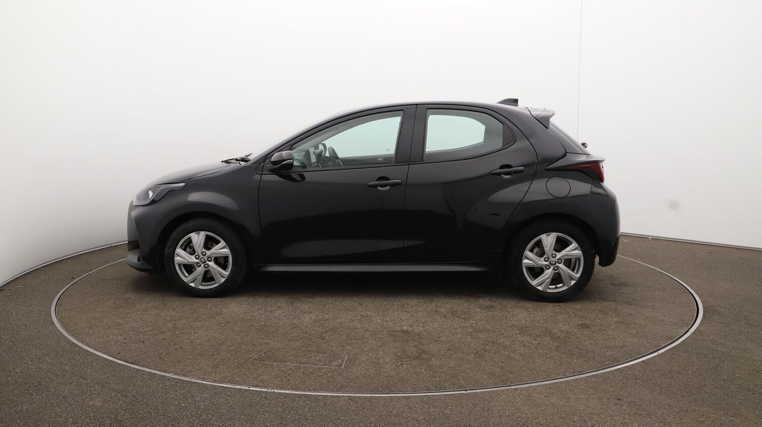 Used Toyota Yaris 2024 for sale - 75838770: Photo 65
