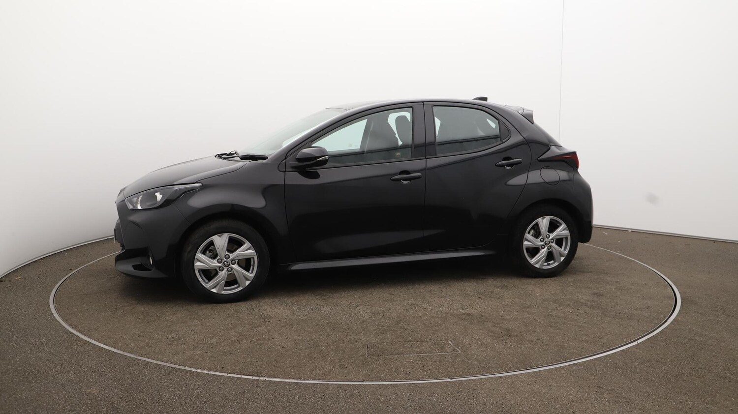 Used Toyota Yaris 2024 for sale - 75838770: Photo 67