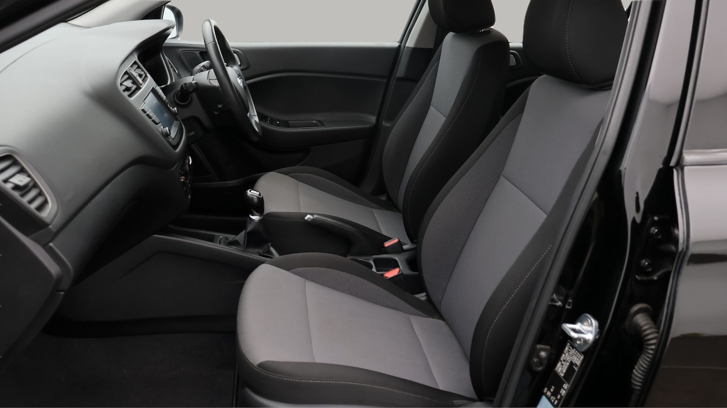 Used Hyundai i20 2018 for sale - 77528775: Photo 14