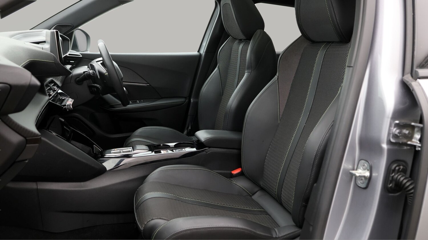 Used Peugeot 2008 for sale - 77872379: Photo 14