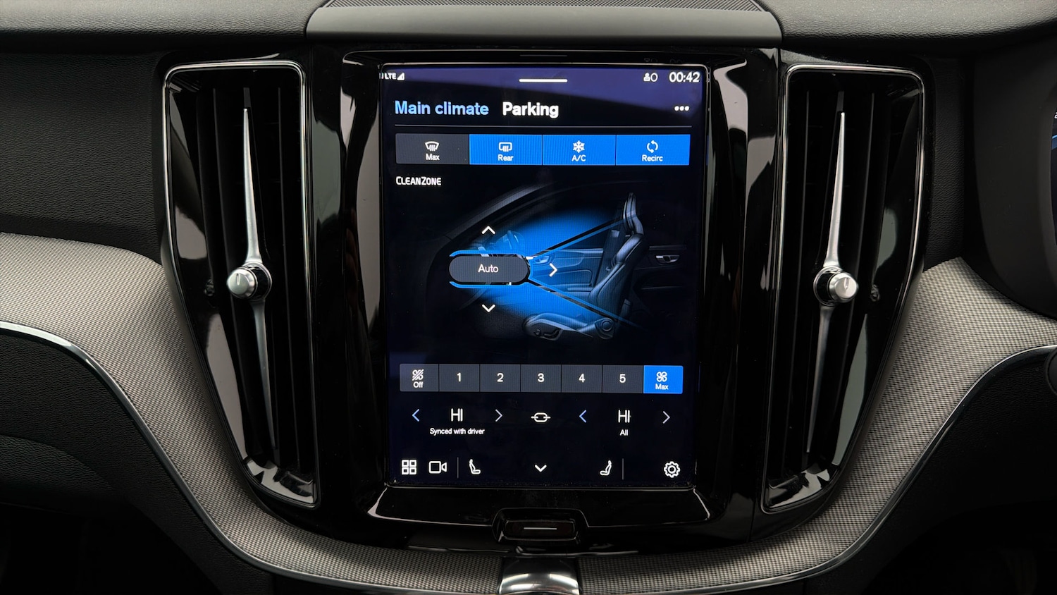 Used Volvo XC60 2023 for sale - 78039538: Photo 11