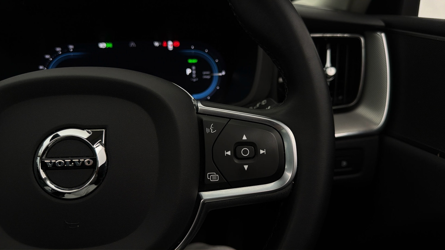 Used Volvo XC60 2023 for sale - 78039538: Photo 24