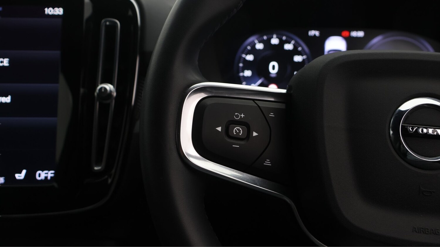 Used Volvo XC40 2021 for sale - 77840064: Photo 25