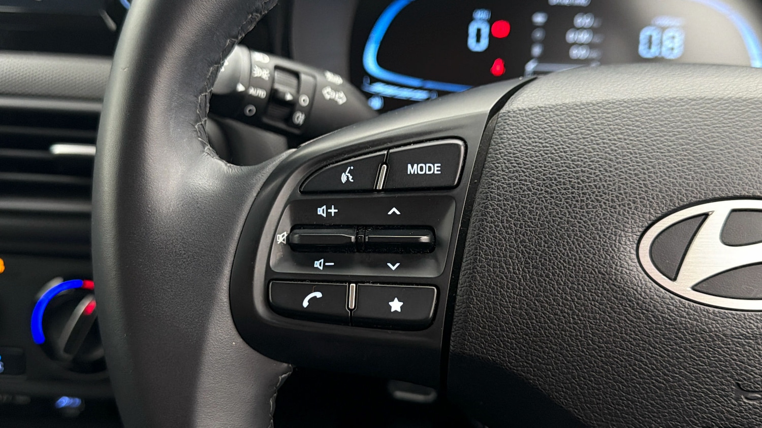 Used Hyundai i10 2023 for sale - 77996894: Photo 23