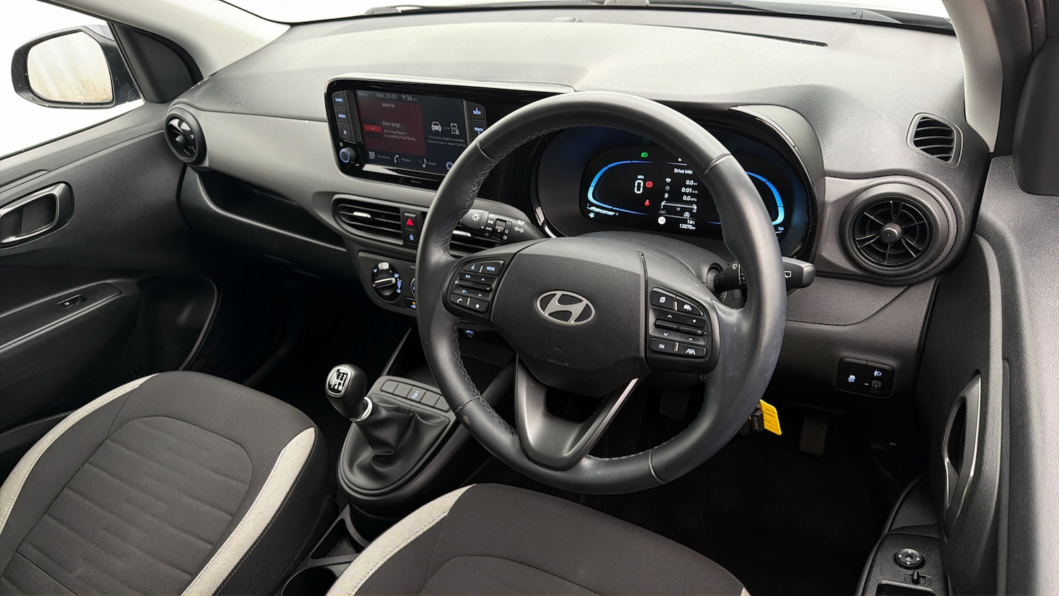 Used Hyundai i10 2023 for sale - 77996894: Photo 9